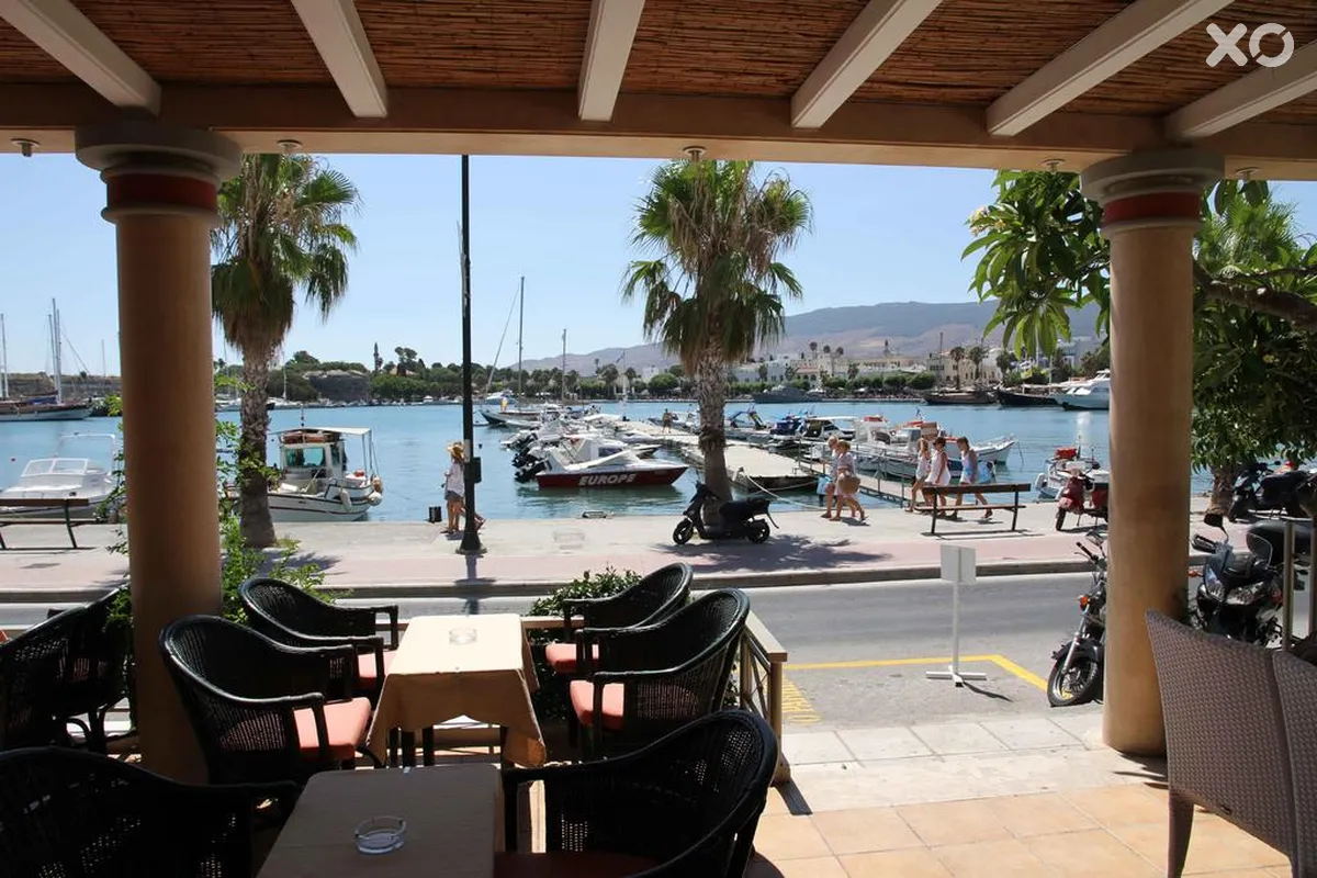 Astron Hotel