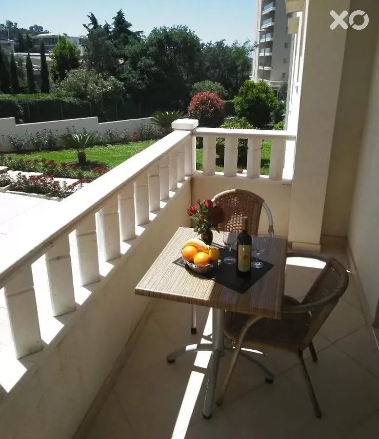 V Lux Villa