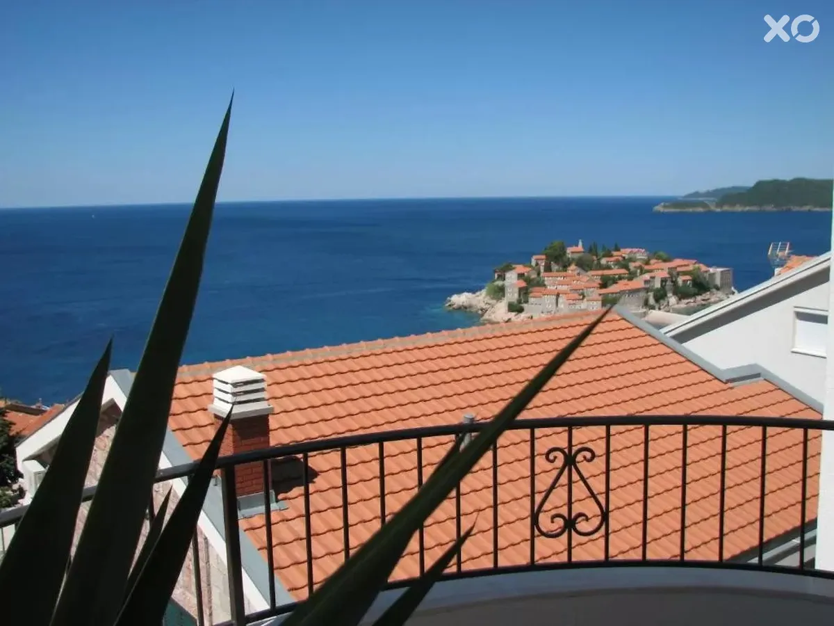 Leut Apartments