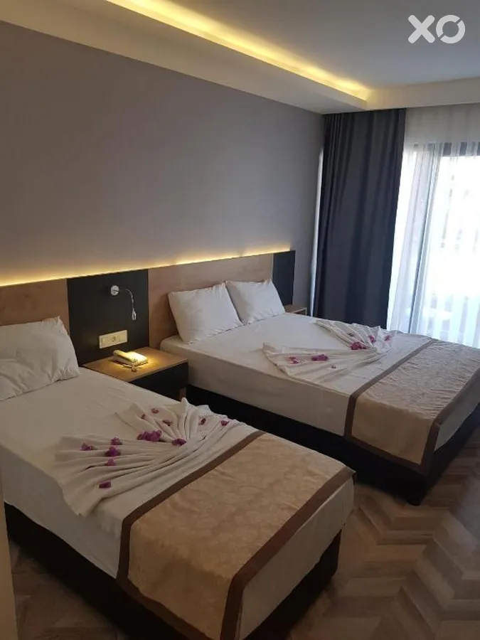 Clover Magic Park Side Hotel