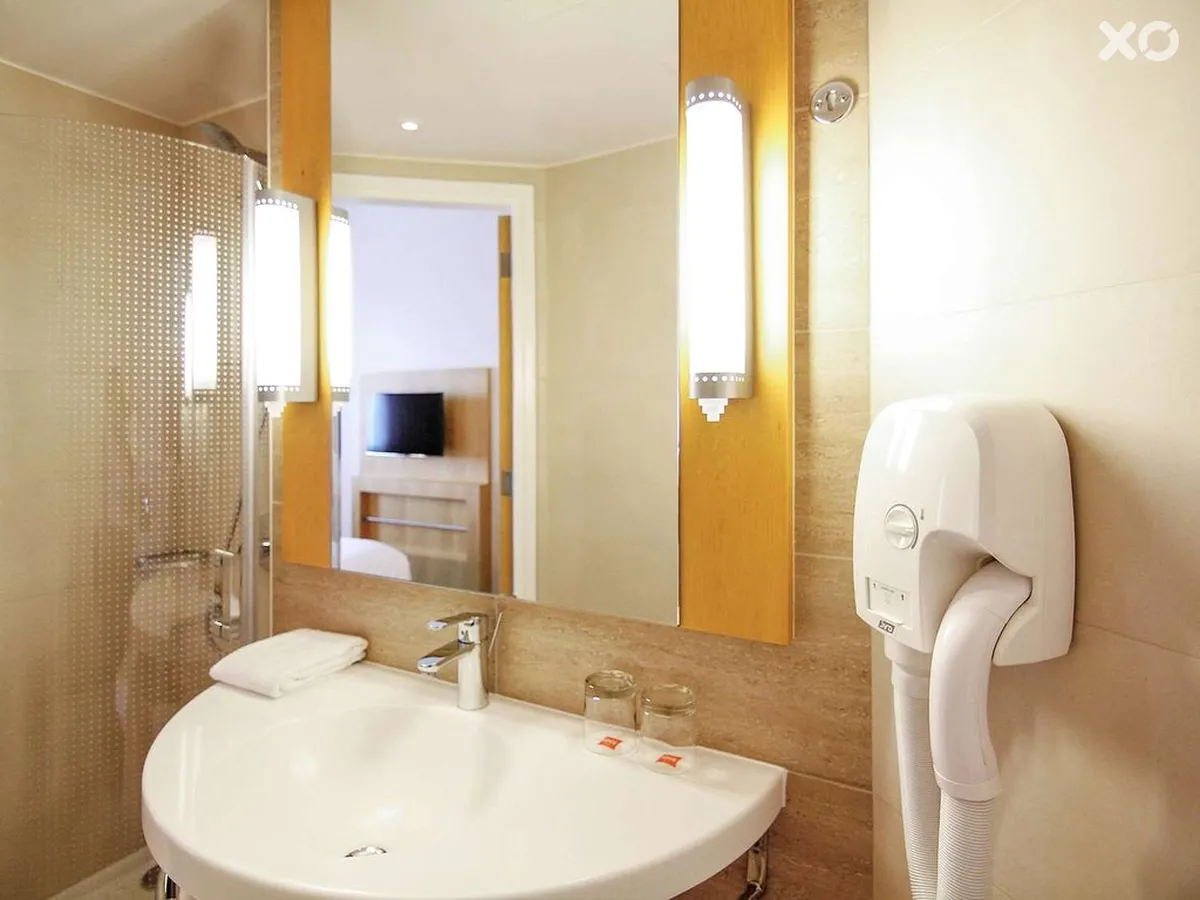 Ibis One Central