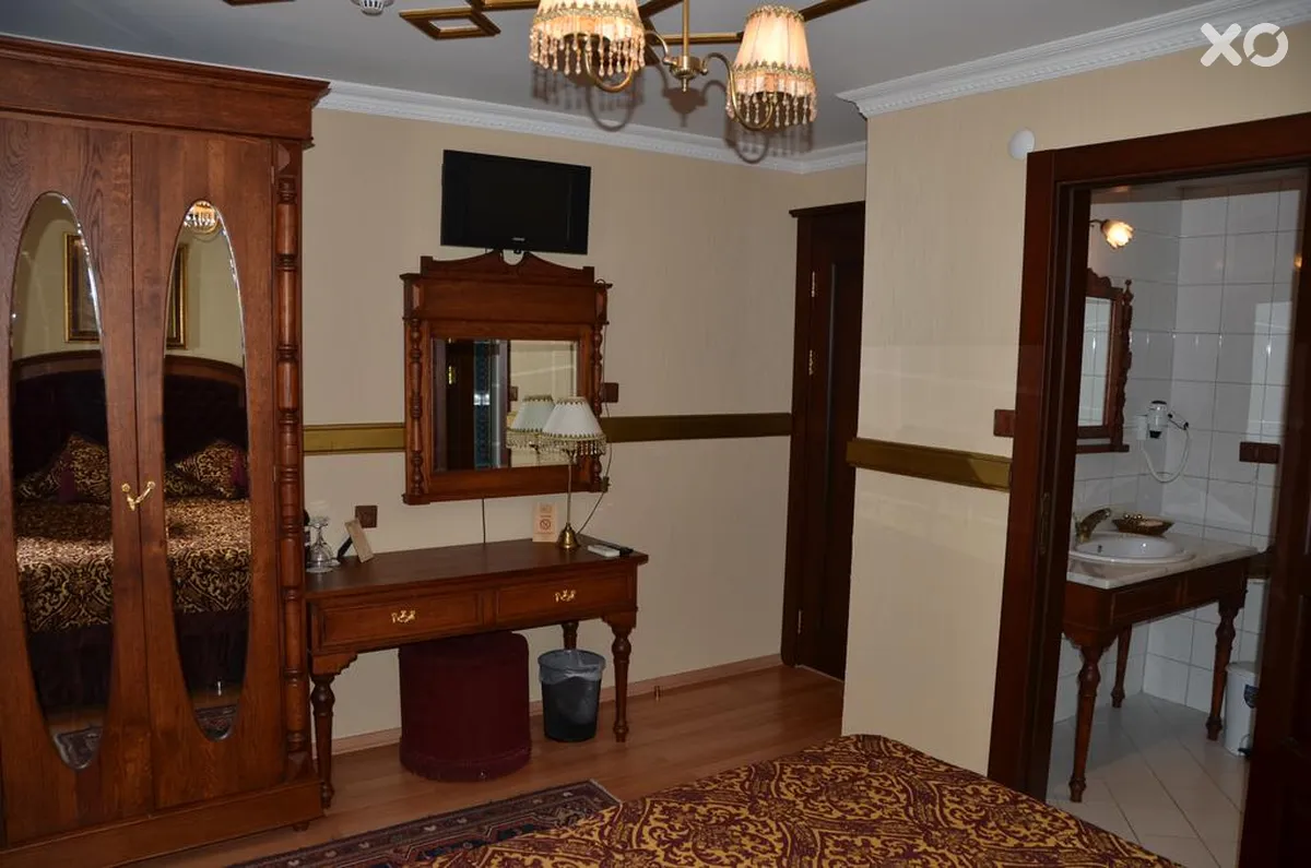 Aruna Hotel