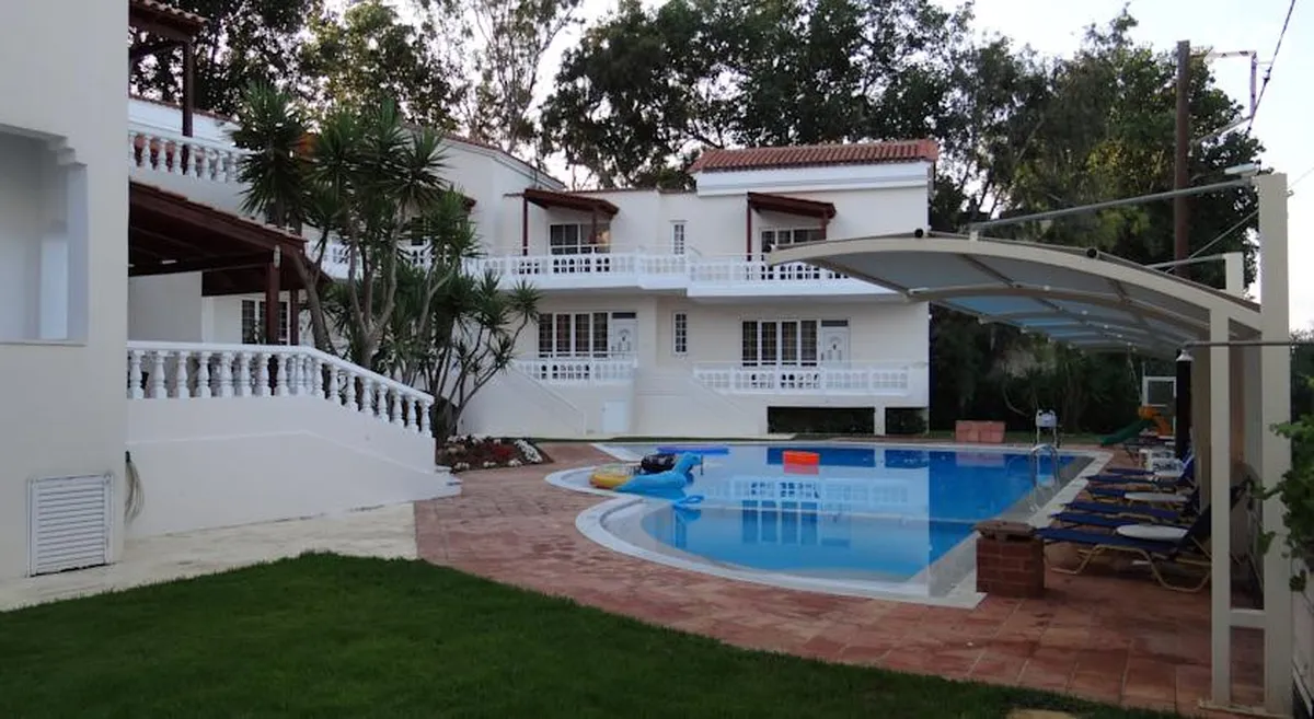 Perla Beach Apartments