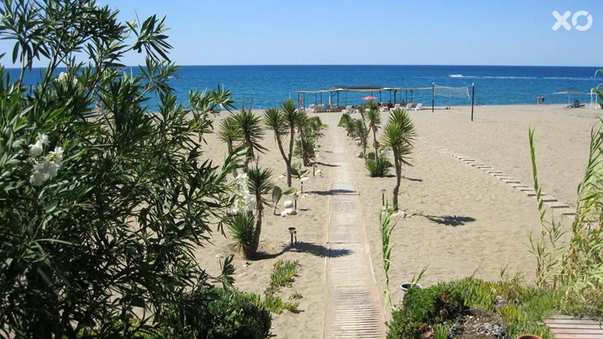 As Queen Beach Hotel