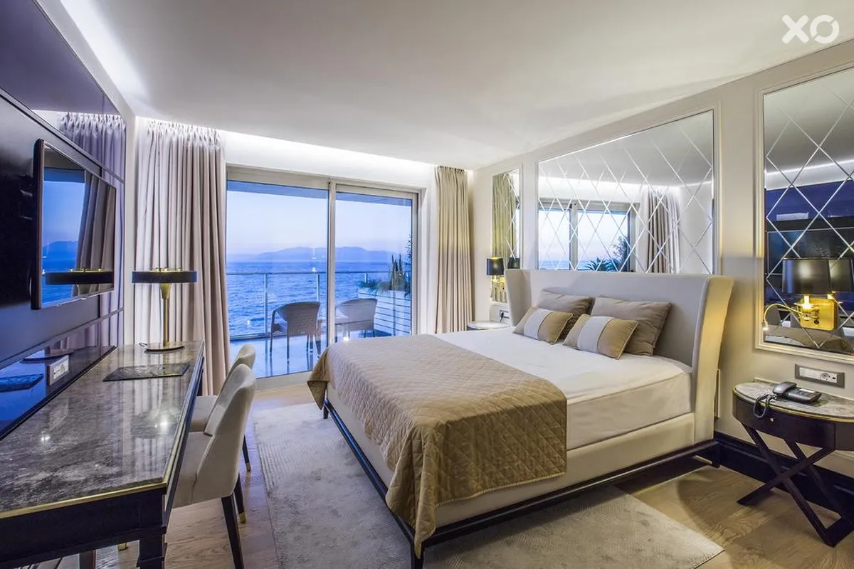 Charisma De Luxe Hotel