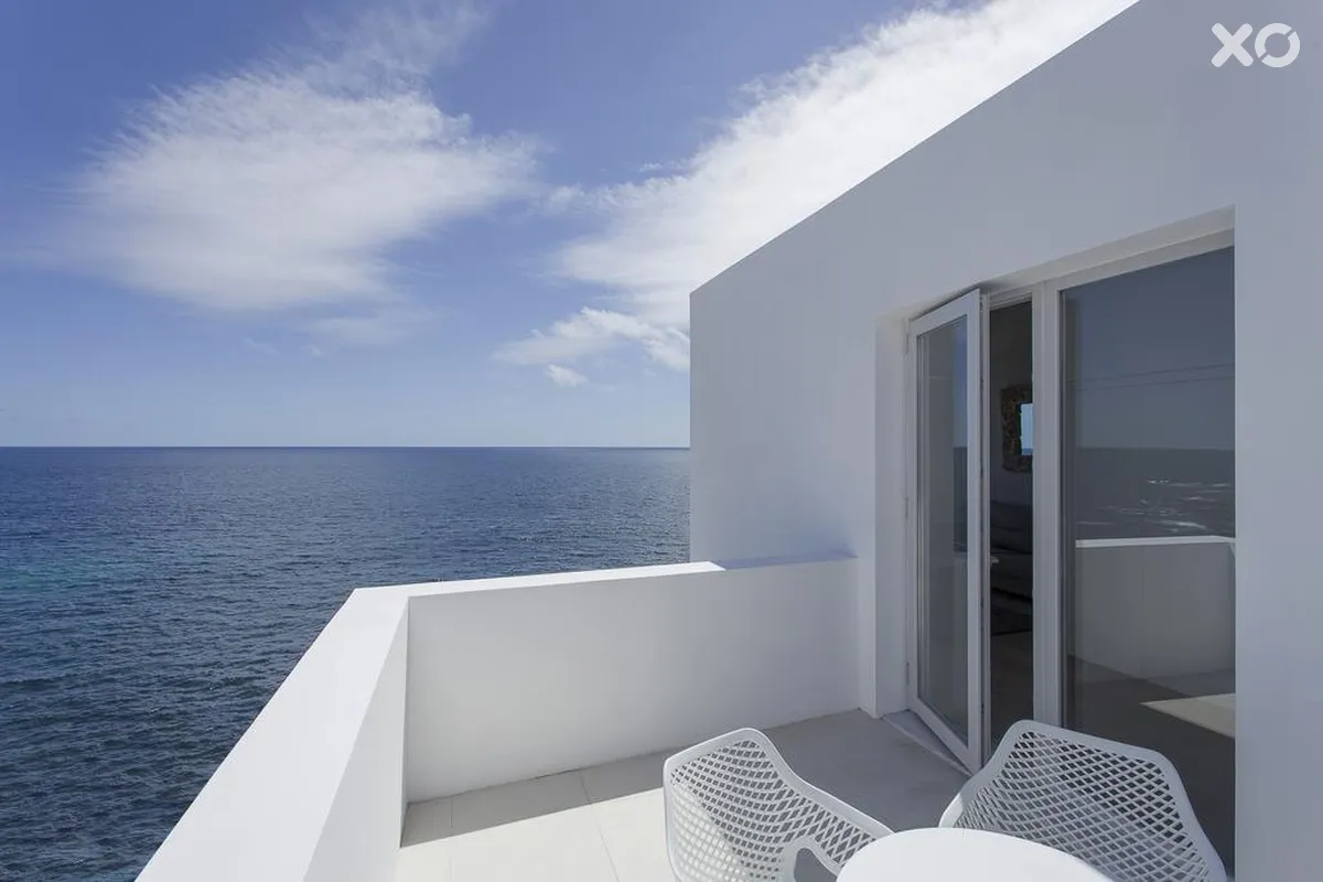 White Exclusive Suites & Villas