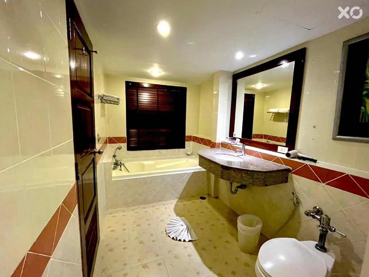 B Buri Hotel