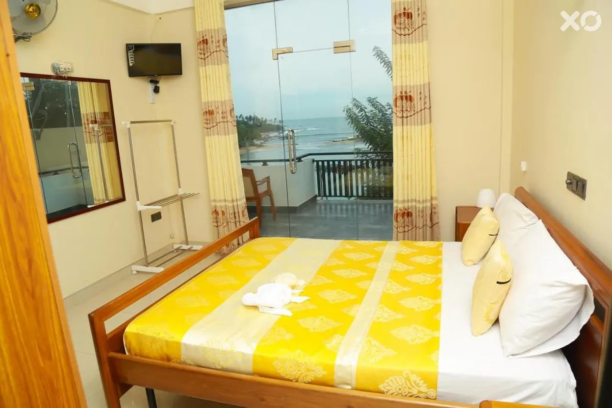 Queens Beach Hotel