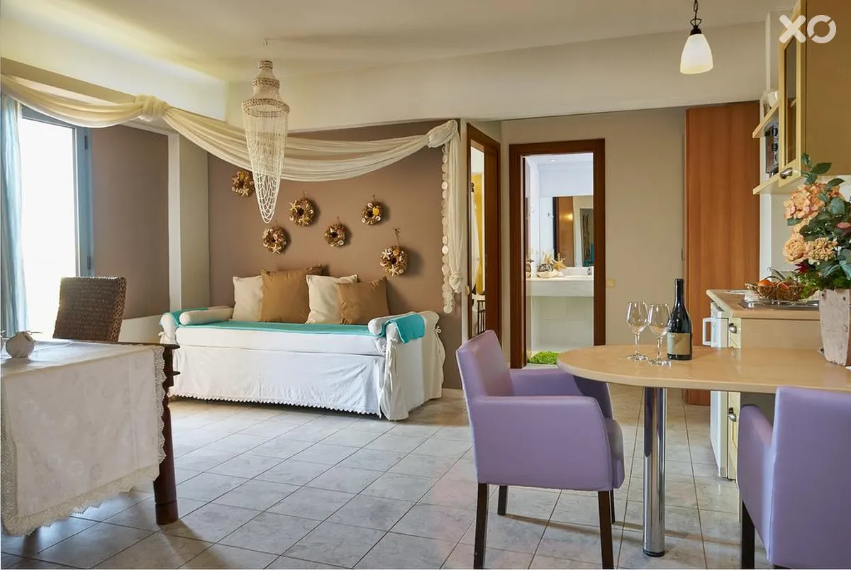 Golden Bay Studios & Apartments