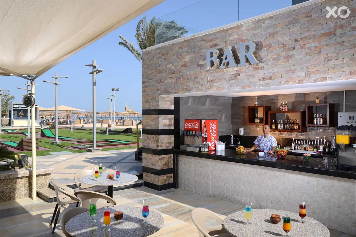 Albatros White Beach Resort