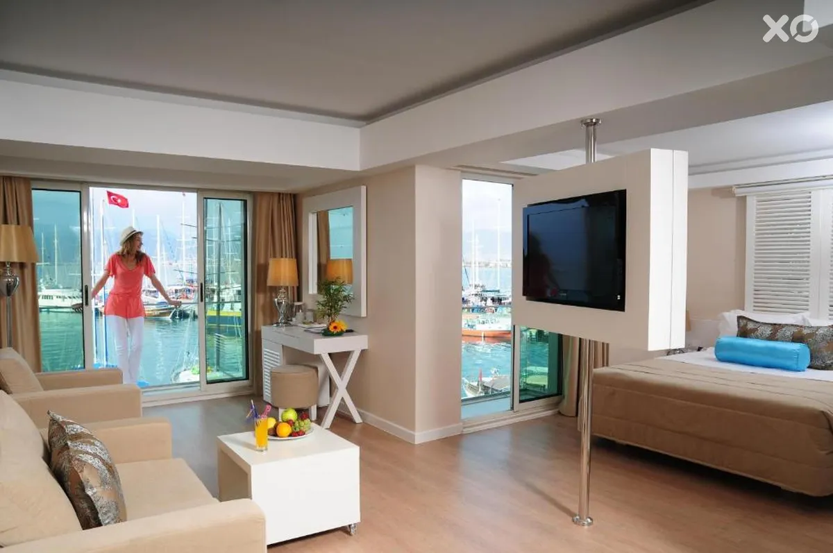 Alesta Yacht Hotel