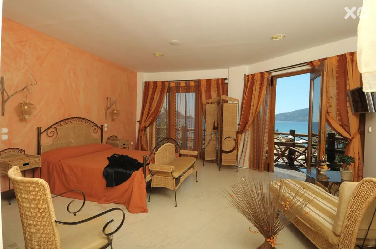 Gloria Maris Hotel Suites & Villa