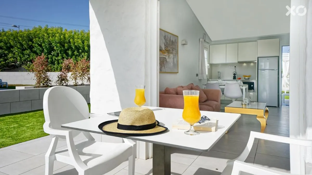 Adonis Bungalows