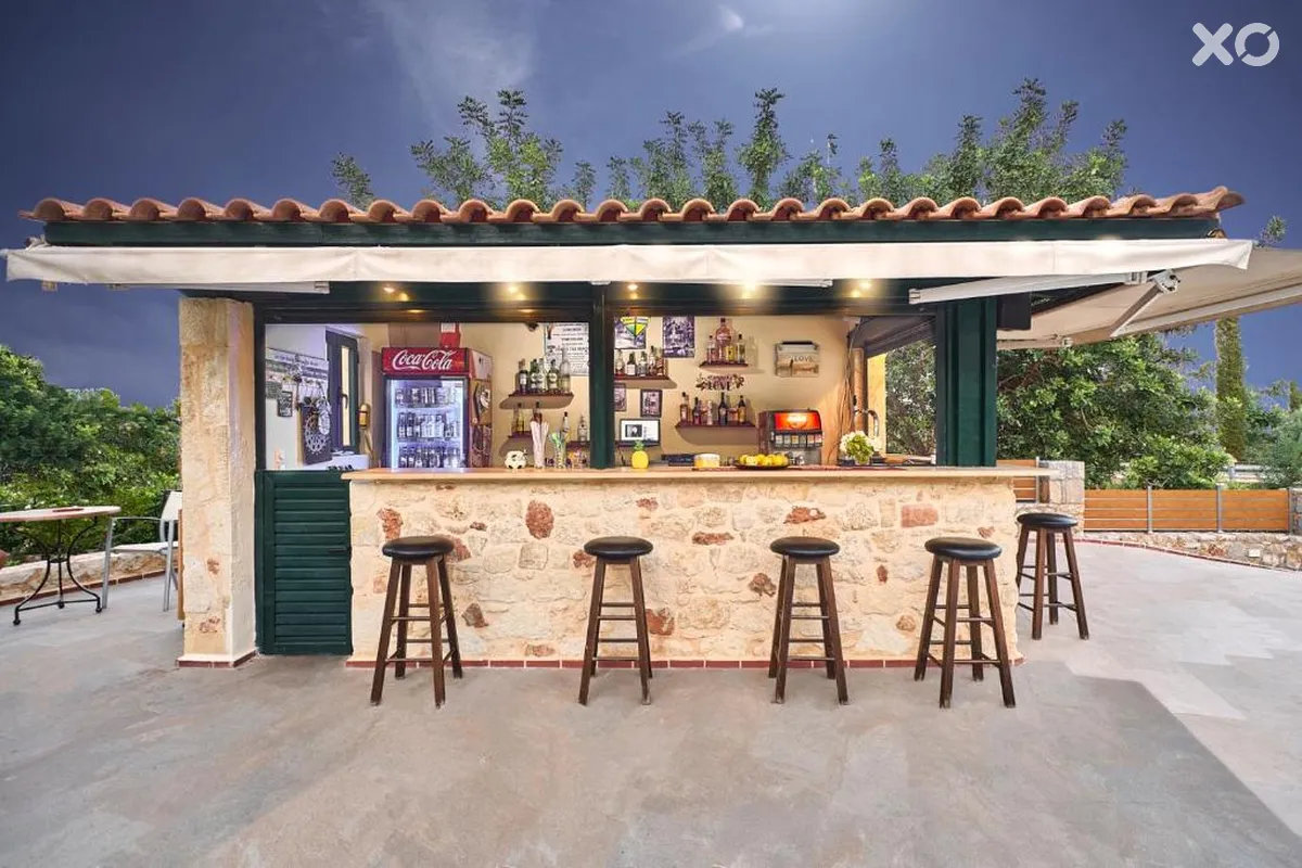 Dionysos Apartments & Studios
