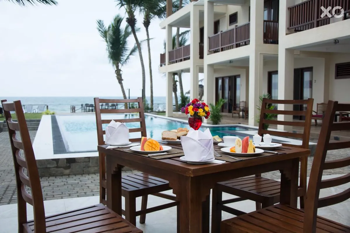 Sapphire Seas Beachfront Hotel