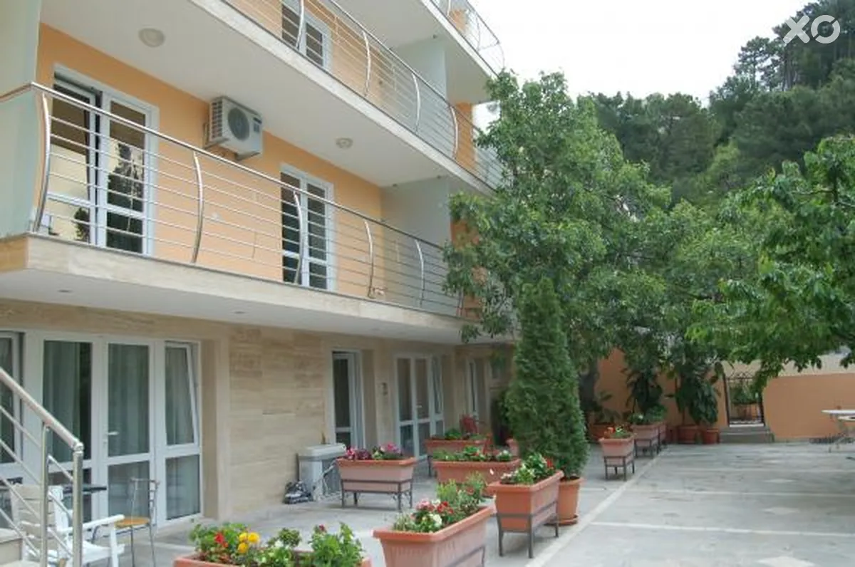Sara Lux Apartments