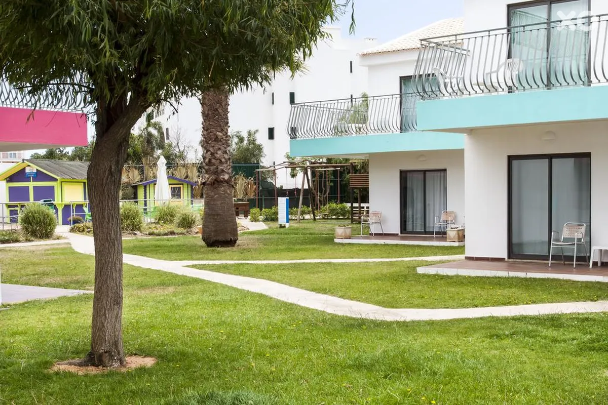 Bayside Salgados Hotel