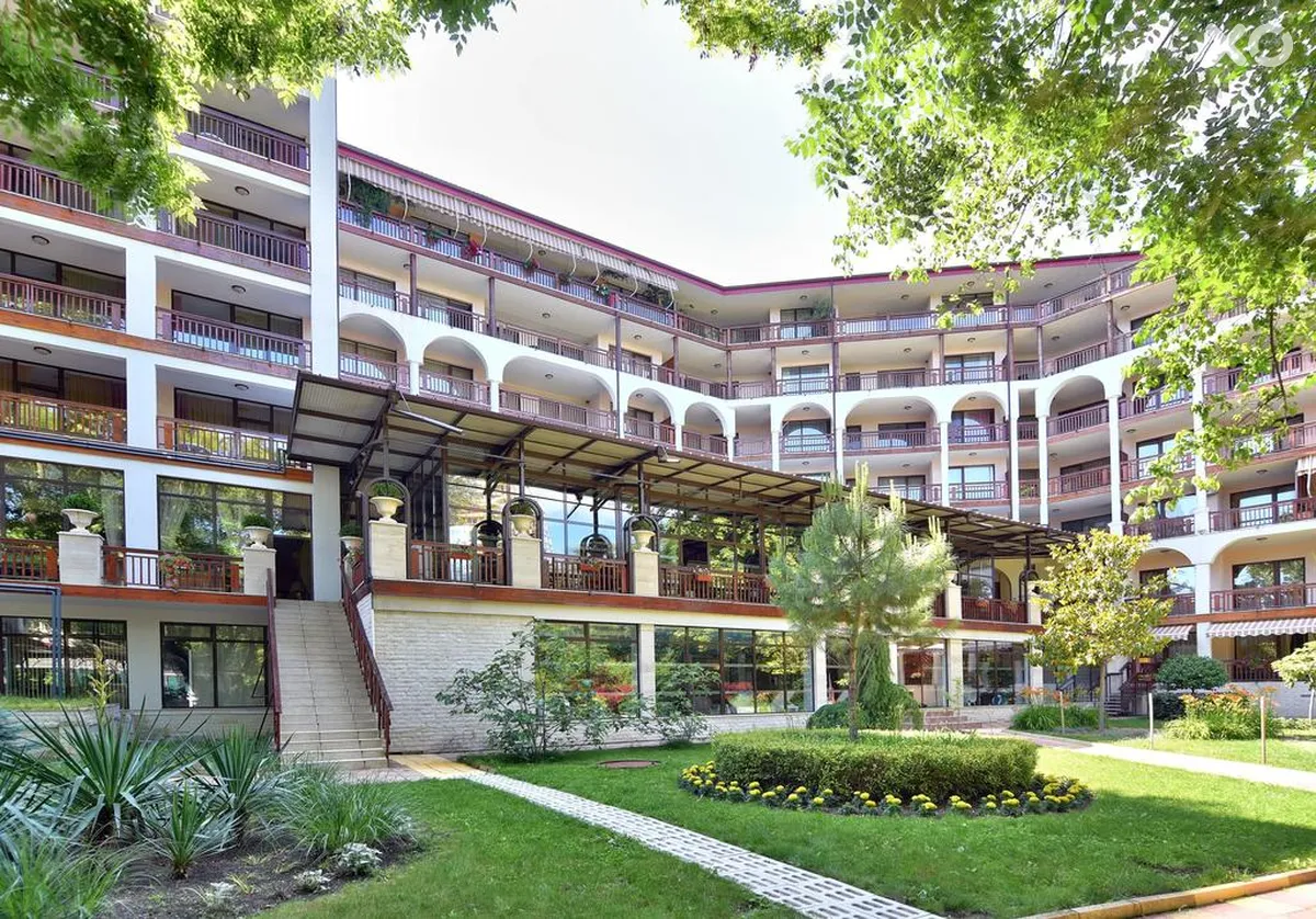 Estreya Residence Hotel