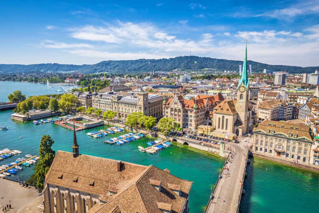 Уикенд контрастов — альпийская мягкость и городская изысканность! Цюрих, водопад и легенды Праги