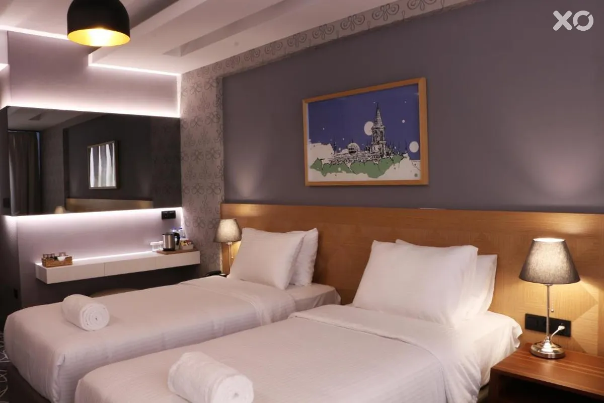 Four-G Hotel