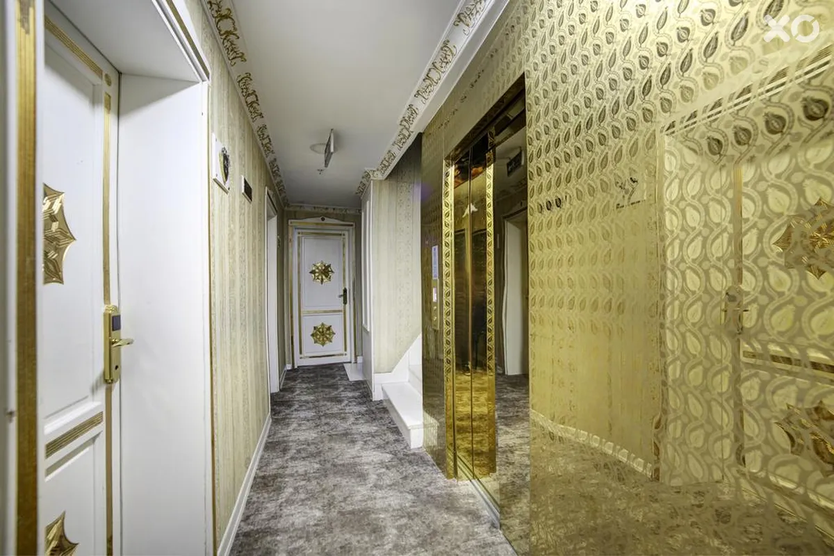White Monarch Hotel