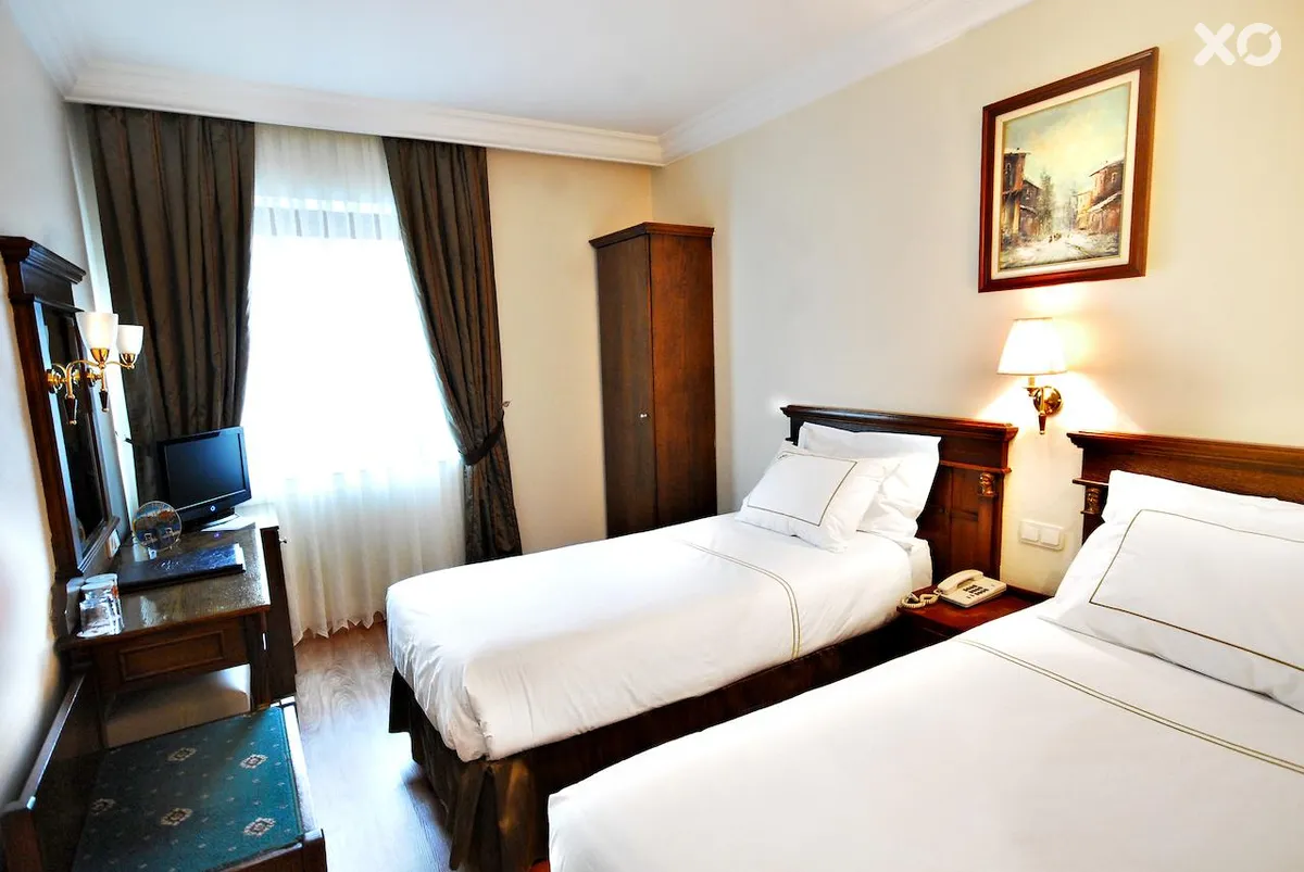 Golden Crown Hotel