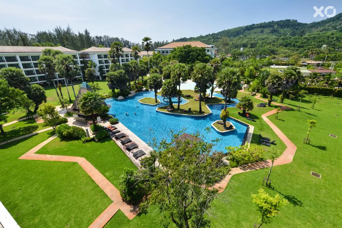 Naithonburi Beach Resort