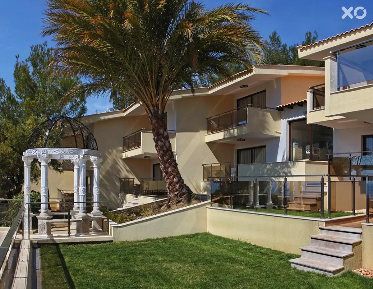 Greek Pride Cronwell Rahoni Hotel