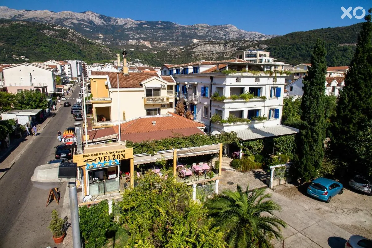 Velzon Villa