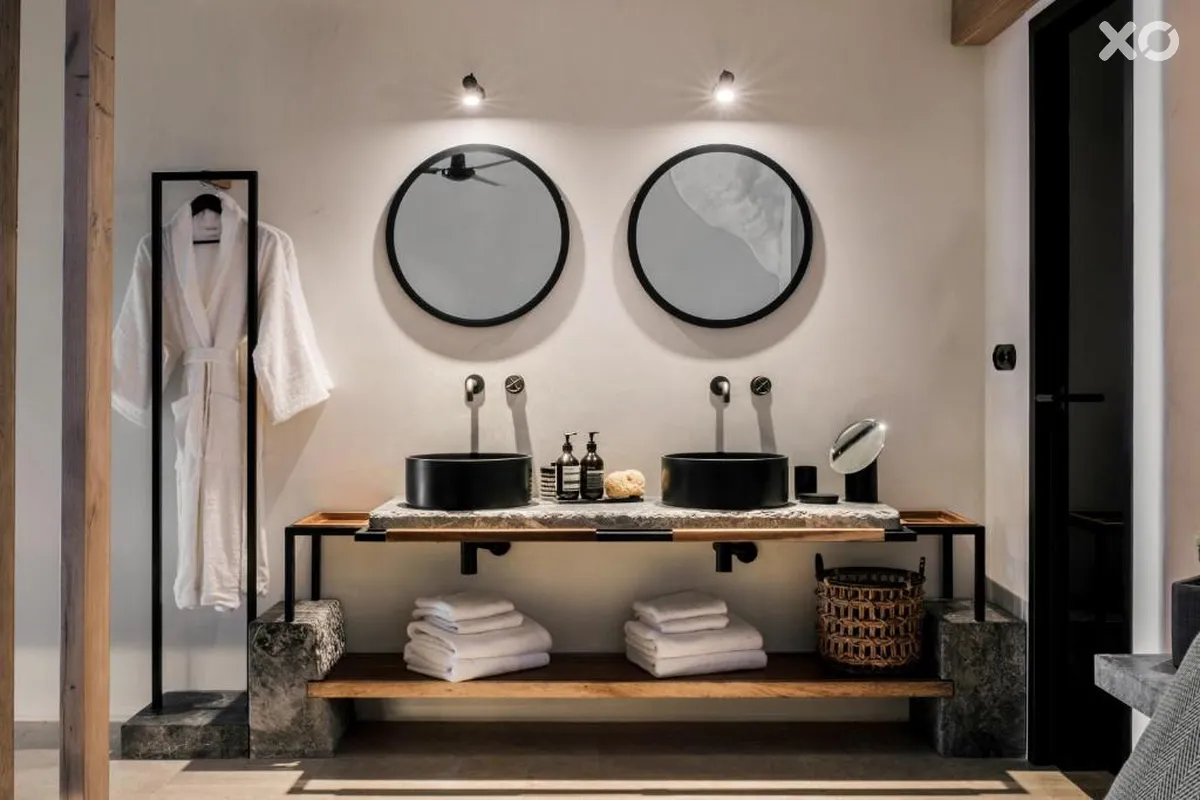 Acro Suites
