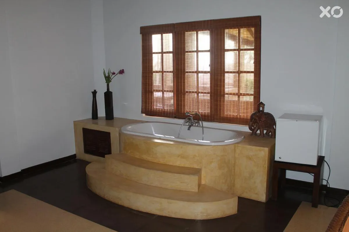 Solomon Beach Hotel
