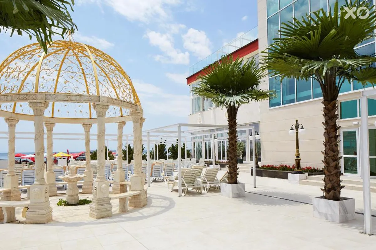 Amore Beach Hotel