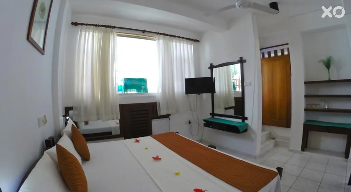 Royal Beach Hotel & Restaurant