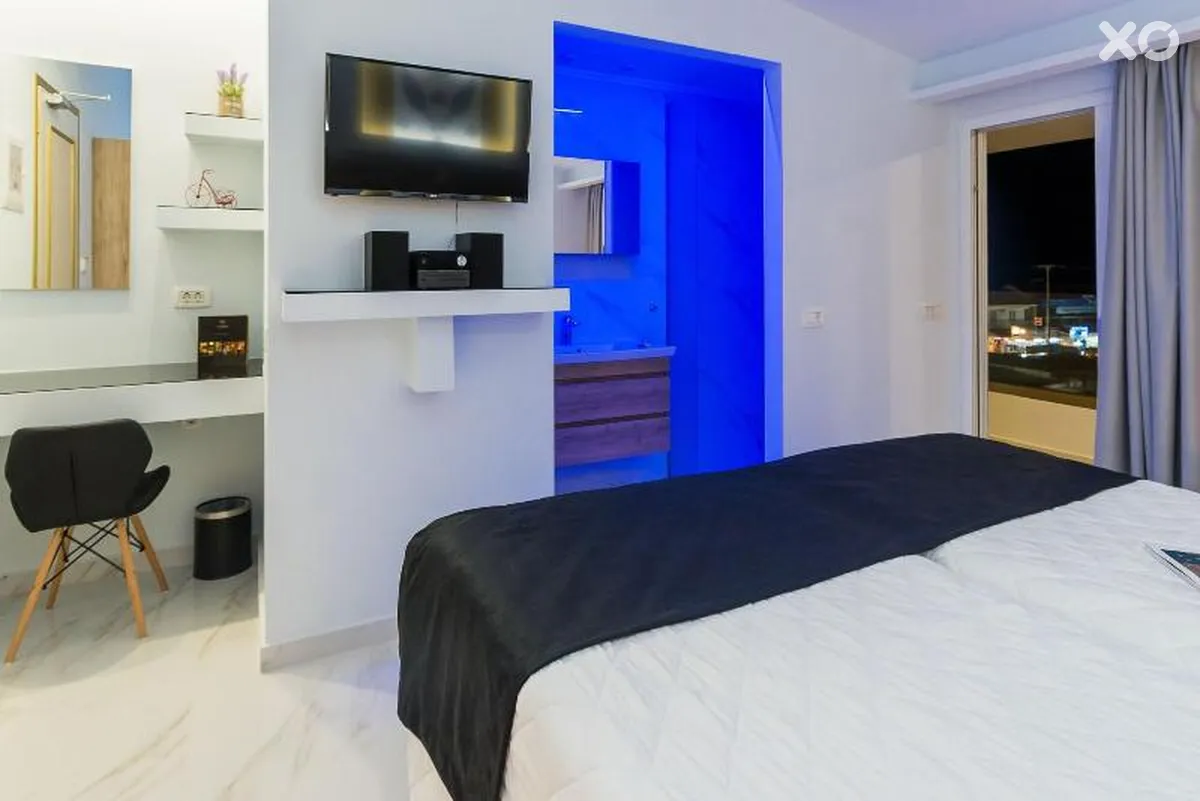 Ionis Art Hotel