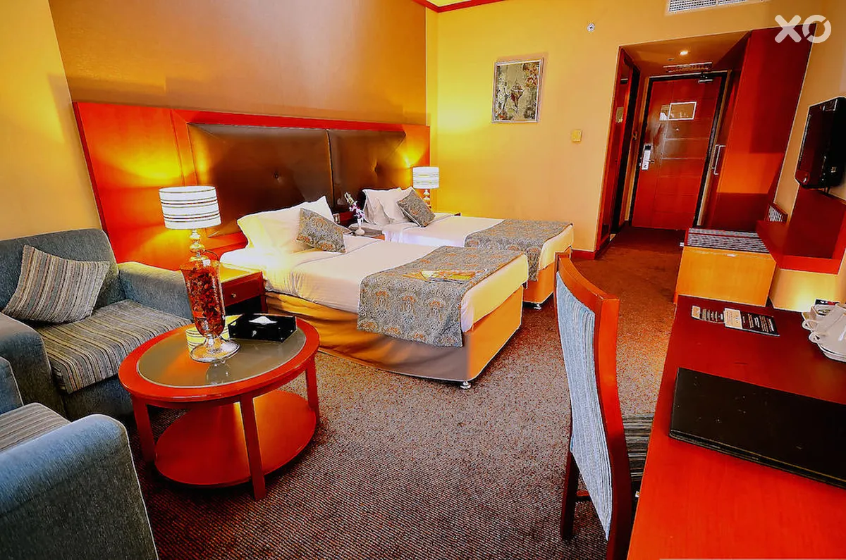 Landmark Summit Hotel