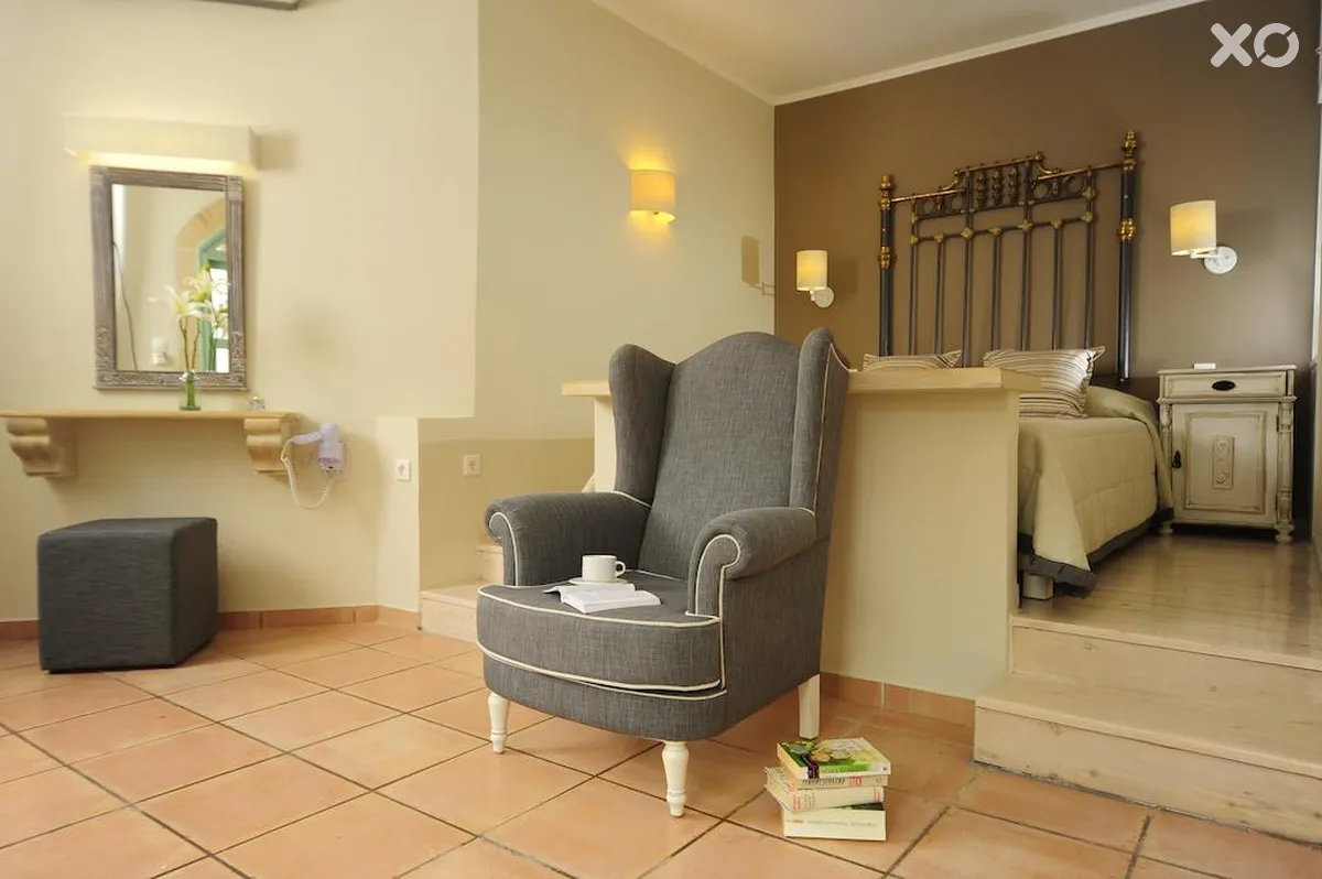 Mythos Suites Hotel