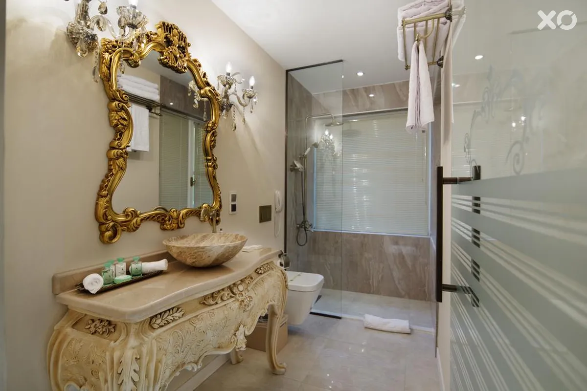 Elegance East Hotel
