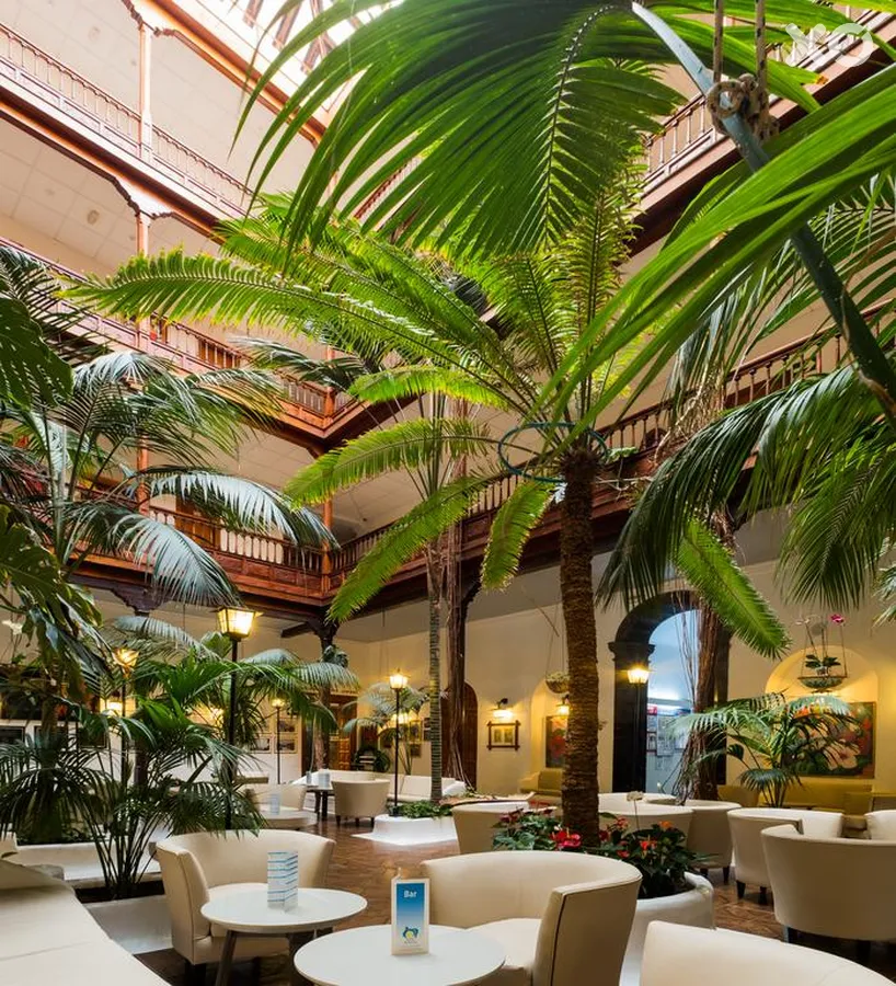 Monopol Hotel