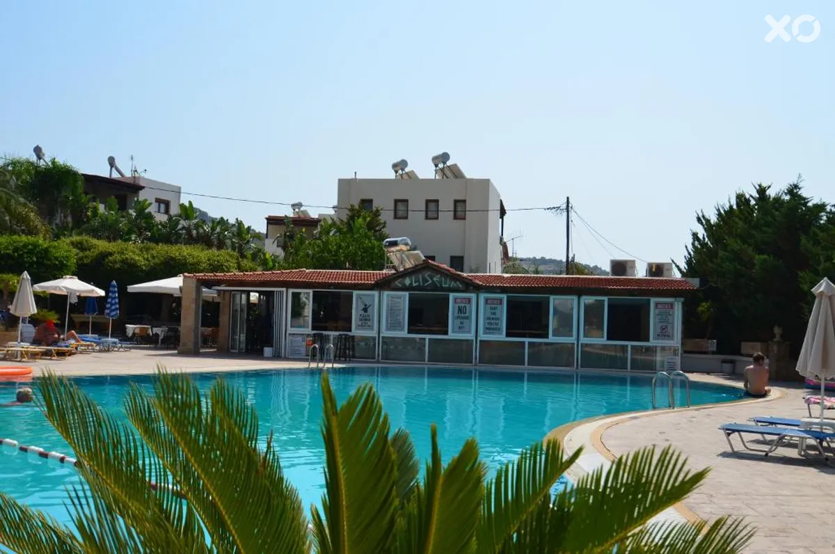 Coliseum Studios & Apartments