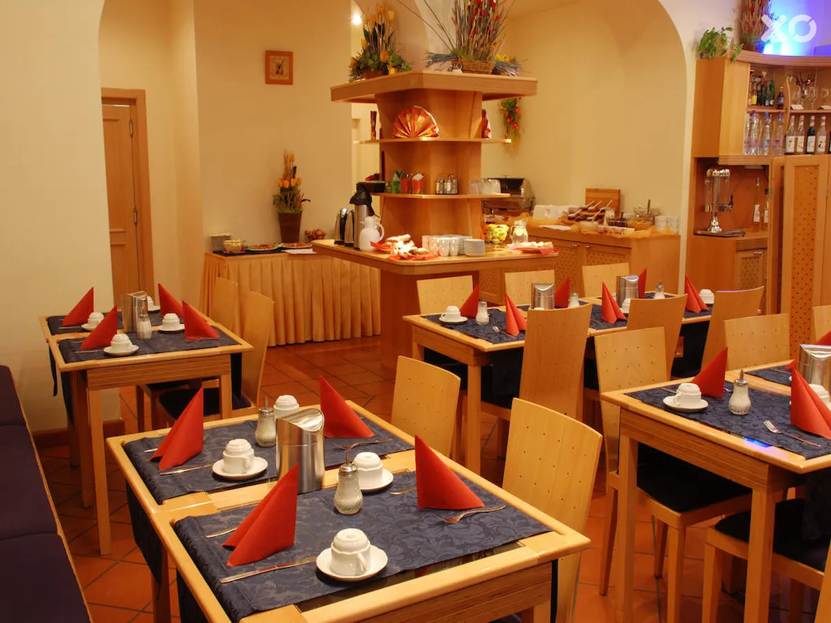 Tosca EA Hotel