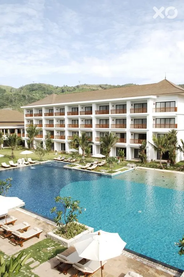 Naithonburi Beach Resort