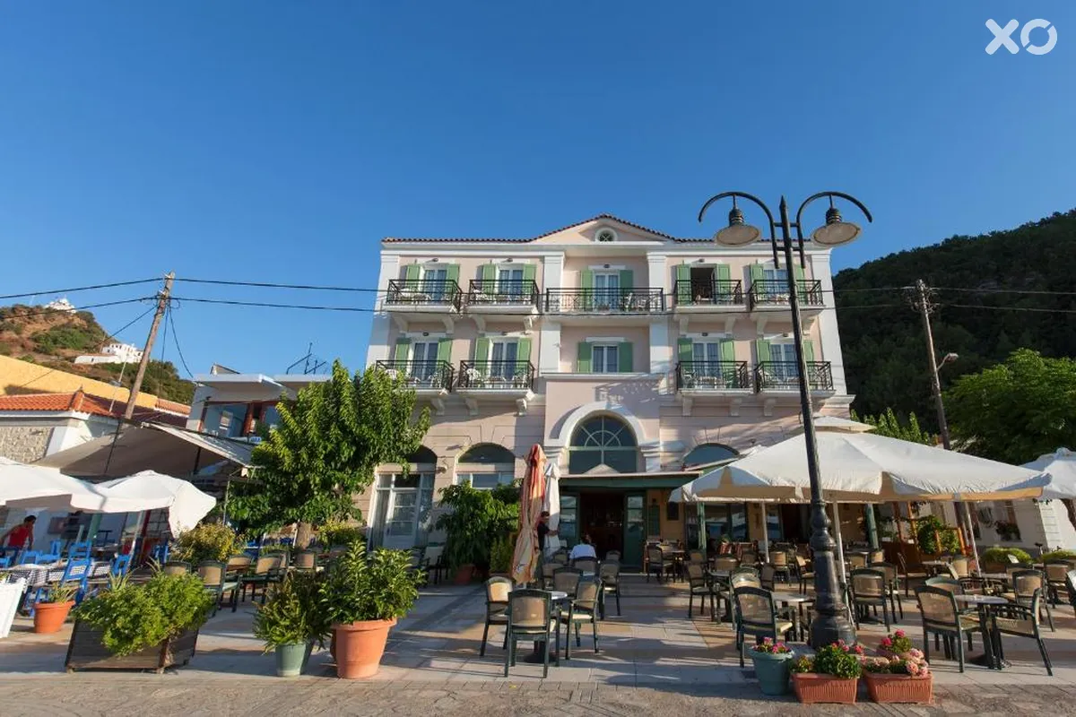Samaina Port Hotel