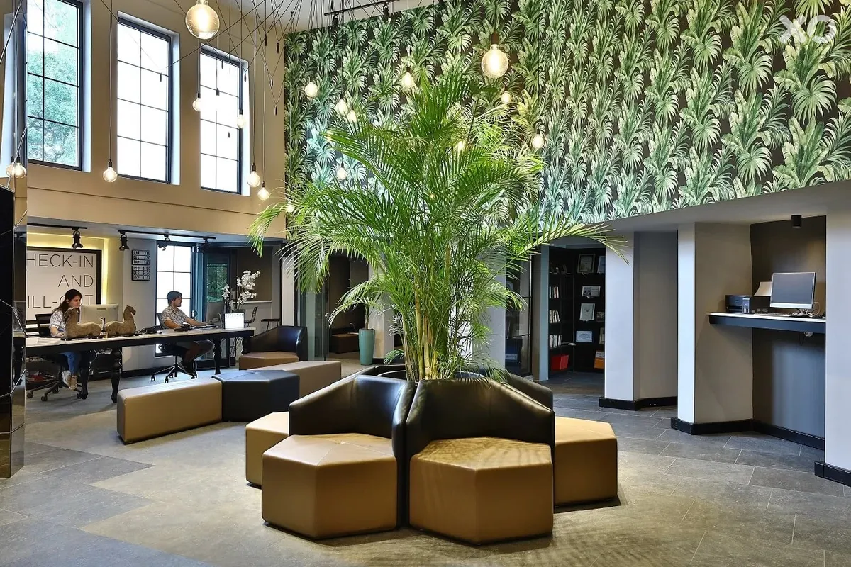 Very Chic Hotel
