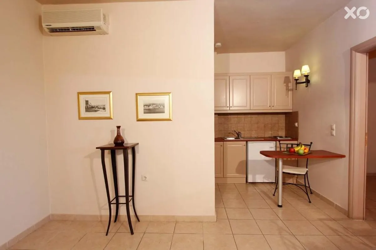 Lambrinos Suites