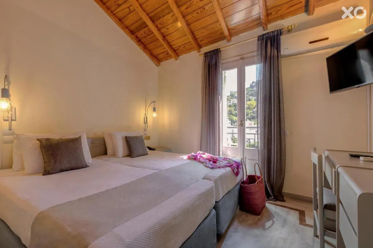 Samaina Port Hotel
