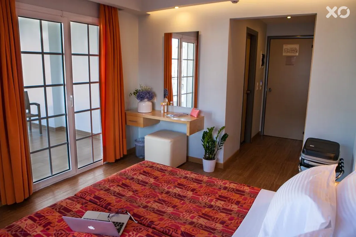 Kronos Hotel