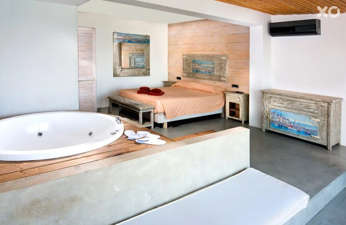 Gloria Maris Hotel Suites & Villa