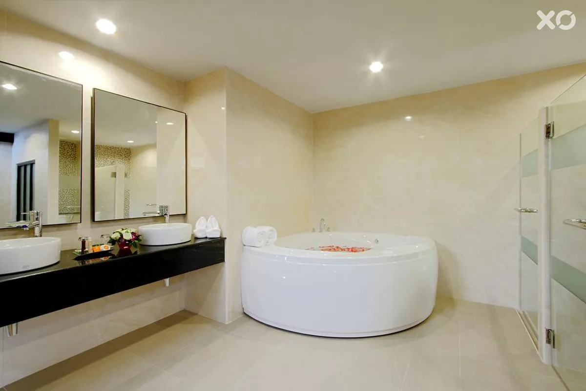 Kata Sea Breeze Resort