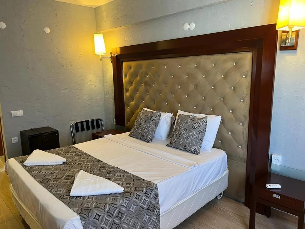 Dionisus Lara Hotel