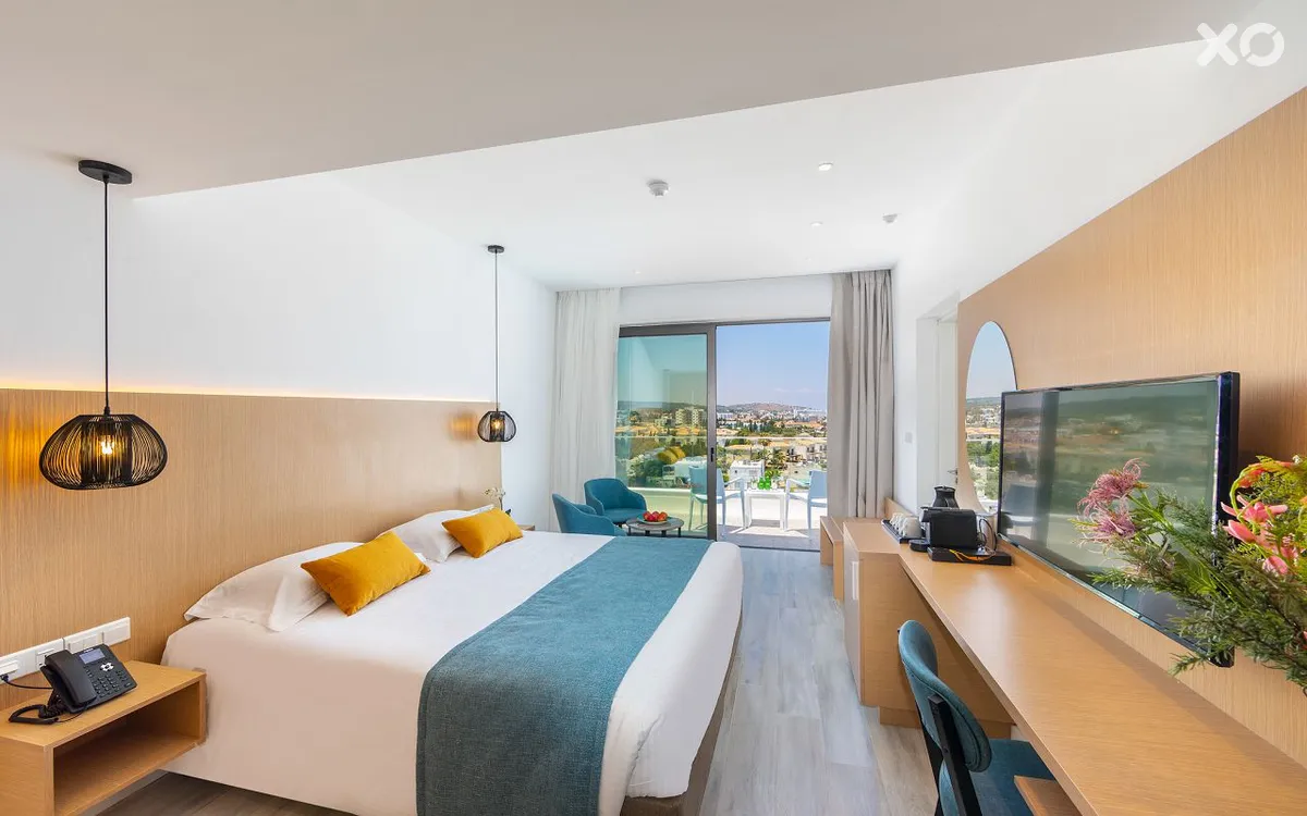 Leonardo Crystal Cove Hotel & Spa by the Sea
